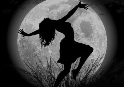moon women dance